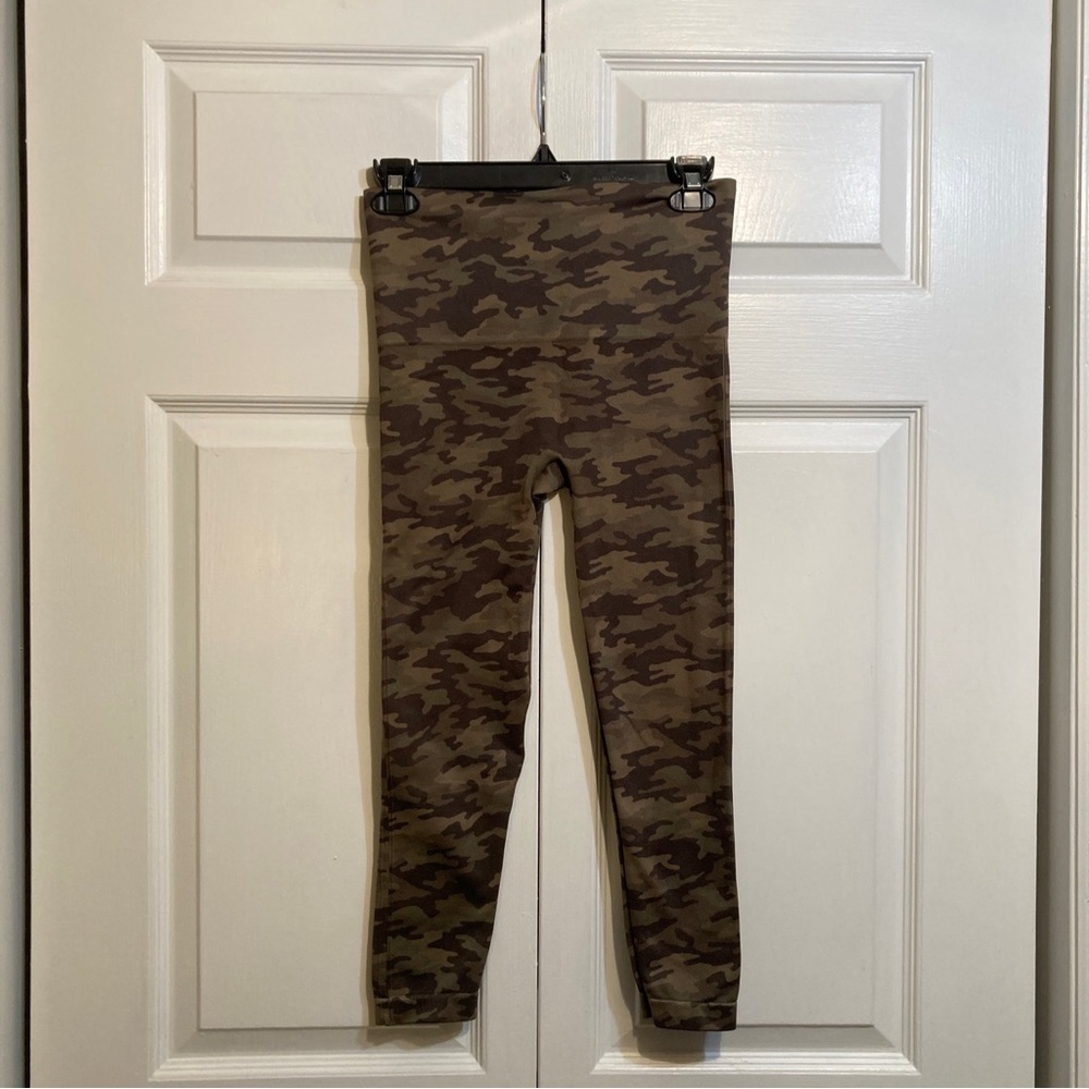 Spanx Seamless Cropped Leggings Green Camo Size L Large